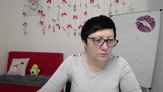 Snapshot of EmilyL0ve chatting on 23, 4, 2026 EmilyL0ve online show from 23, 4, 2026