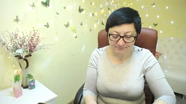Snapshot of EmilyL0ve chatting on 26, 4, 2026 EmilyL0ve online show from 26, 4, 2026