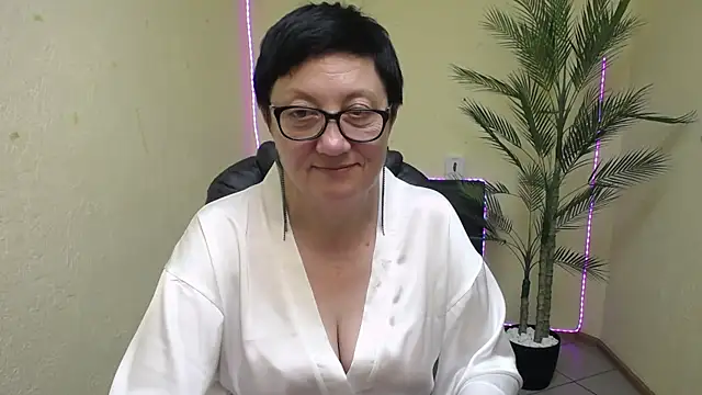 Snapshot of EmilyL0ve chatting on 31, 5, 2026 EmilyL0ve online show from 31, 5, 2026