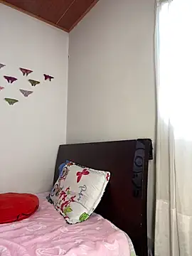 sophyy white online show from 1, 3, 2026