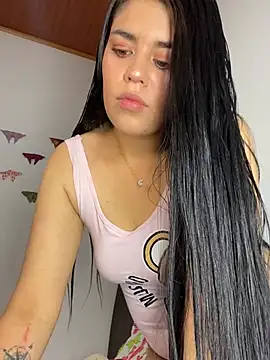 sophyy white online show from 28, 5, 2026