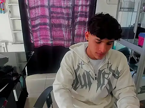 Snapshot of MaxStar26 chatting on 7, 1, 2026 MaxStar26 online show from 7, 1, 2026