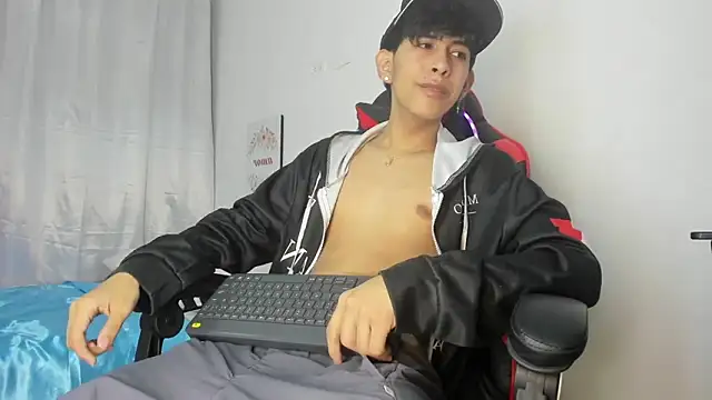 Snapshot of julian_xx chatting on 23, 4, 2026 julian xx online show from 23, 4, 2026