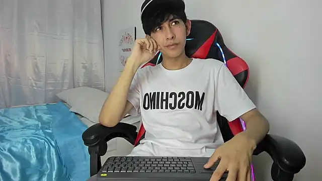 Snapshot of julian_xx chatting on 30, 4, 2026 julian xx online show from 30, 4, 2026