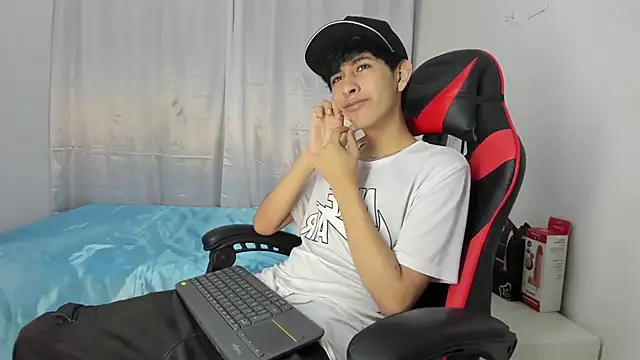 Snapshot of julian_xx chatting on 4, 5, 2026 julian xx online show from 4, 5, 2026
