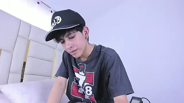 Snapshot of julian_xx chatting on 15, 7, 2026 julian xx online show from 15, 7, 2026