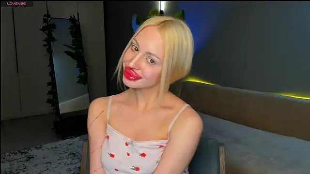 Luna Beverly online show from 23, 3, 2026