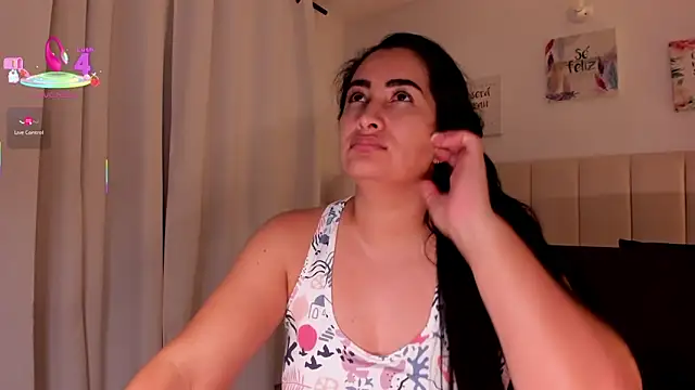 Snapshot of KiimDesire chatting on 1, 4, 2026 KiimDesire online show from 1, 4, 2026