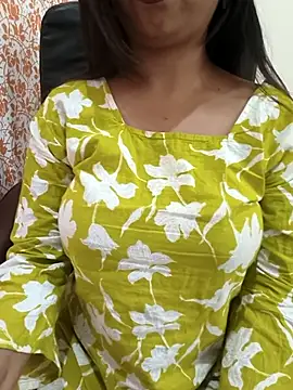 Hot Twinkle online show from 8, 4, 2026