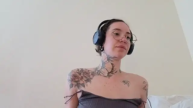 Dirty Pink online show from 8, 6, 2026