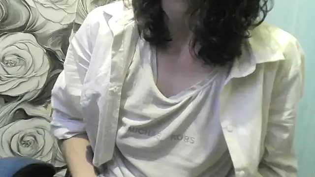 Snapshot of _wolfxsnowy_ chatting on 4, 6, 2026 wolfxsnowy online show from 4, 6, 2026