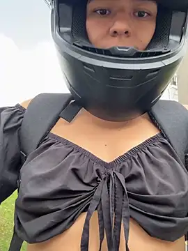 Snapshot of TaylorrHill chatting on 4, 2, 2026 TaylorrHill online show from 4, 2, 2026