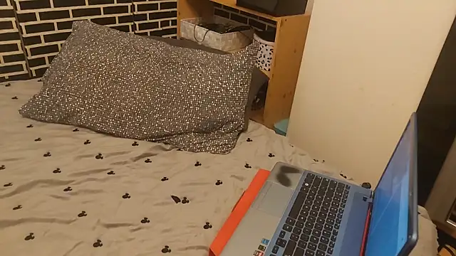 Spatgirl online show from 15, 2, 2026