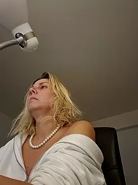 Amelia9798 online show from 10, 3, 2026