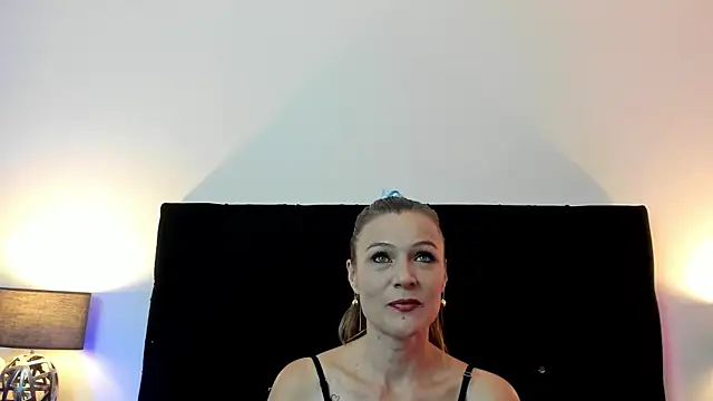 Snapshot of angel_yours11 chatting on 8, 7, 2026 angel yours11 online show from 8, 7, 2026