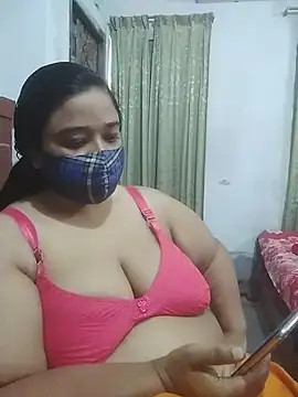 Snapshot of momo_loves chatting on 22, 4, 2026 momo loves online show from 22, 4, 2026