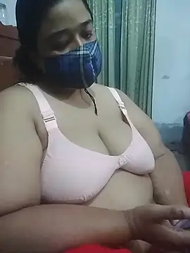 Snapshot of momo_loves chatting on 25, 4, 2026 momo loves online show from 25, 4, 2026