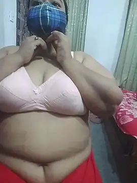 Snapshot of momo_loves chatting on 28, 4, 2026 momo loves online show from 28, 4, 2026
