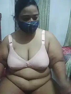 Snapshot of momo_loves chatting on 1, 5, 2026 momo loves online show from 1, 5, 2026