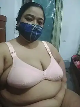 Snapshot of momo_loves chatting on 4, 5, 2026 momo loves online show from 4, 5, 2026