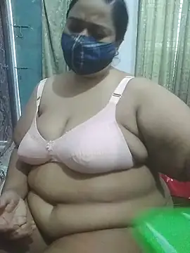 Snapshot of momo_loves chatting on 11, 5, 2026 momo loves online show from 11, 5, 2026
