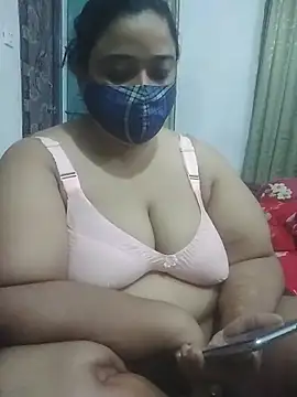 Snapshot of momo_loves chatting on 11, 5, 2026 momo loves online show from 11, 5, 2026