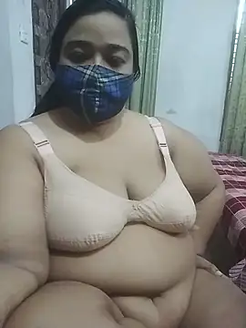 Snapshot of momo_loves chatting on 24, 5, 2026 momo loves online show from 24, 5, 2026