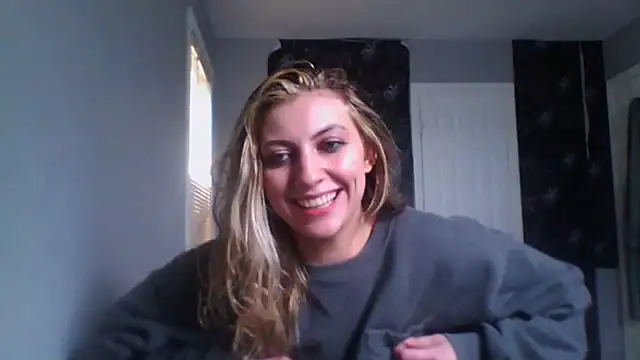 Snapshot of KellyKardashian chatting on 18, 4, 2026 KellyKardashian online show from 18, 4, 2026