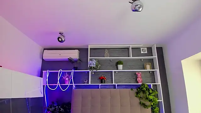 StephieRousee online show from 4, 3, 2026