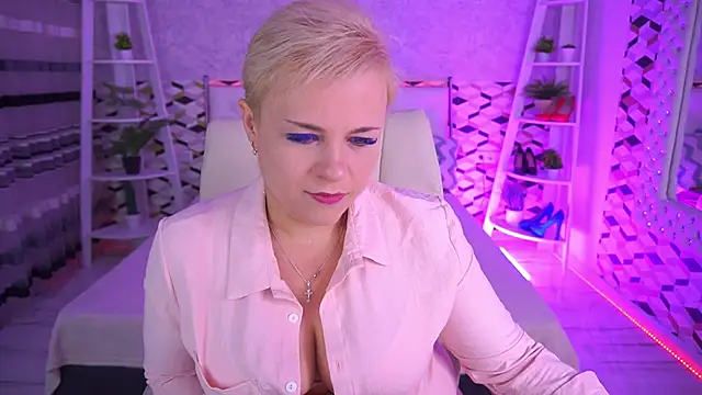 Snapshot of CrystalVibe chatting on 22, 5, 2026 CrystalVibe online show from 22, 5, 2026
