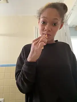 Tamiii420 online show from 9, 3, 2026