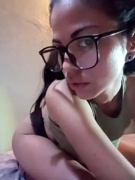 Chiquitoperopeligroso4 online show from 16, 4, 2026