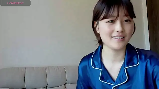 Snapshot of isshiki00 chatting on 17, 5, 2026 isshiki00 online show from 17, 5, 2026