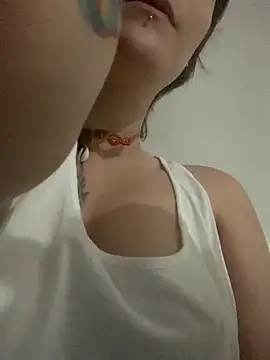 Snapshot of Casal_HotBrisa chatting on 5, 2, 2026 Casal HotBrisa online show from 5, 2, 2026