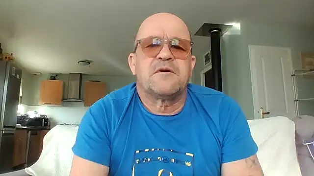 Snapshot of Fiermin19 chatting on 21, 4, 2026 Fiermin19 online show from 21, 4, 2026