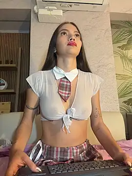 EmmaJhoons online show from 25, 2, 2026