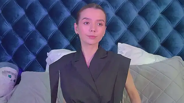 VanessaVienne online show from 18, 4, 2026