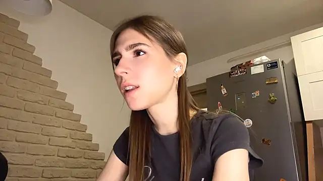 Snapshot of ElsieKuhlmann chatting on 1, 3, 2026 ElsieKuhlmann online show from 1, 3, 2026