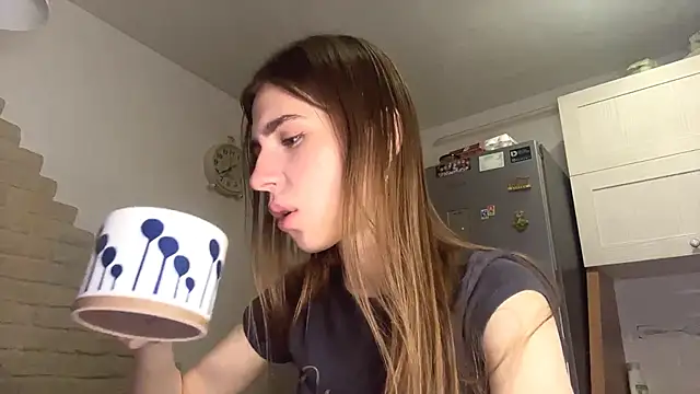 Snapshot of ElsieKuhlmann chatting on 3, 3, 2026 ElsieKuhlmann online show from 3, 3, 2026