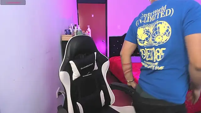 Theo Rowan online show from 8, 1, 2026