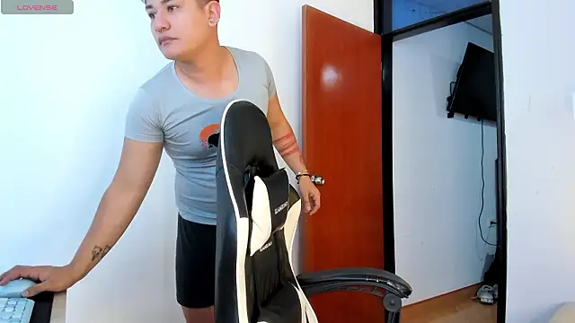 Theo Rowan online show from 3, 2, 2026