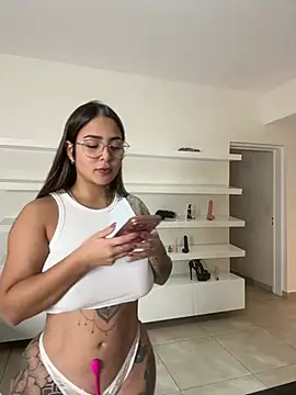 Snapshot of maferalvarexxx chatting on 13, 7, 2026 maferalvarexxx online show from 13, 7, 2026