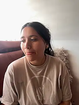 Veronica Wins  online show from 5, 3, 2026