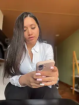 Veronica Wins  online show from 11, 5, 2026