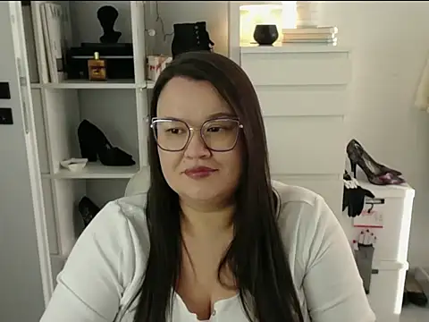 HollyDanceSoul online show from 12, 3, 2026