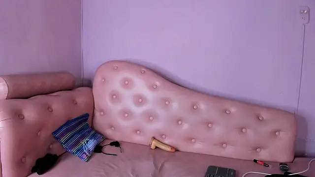 Snapshot of LeticiaHinkley chatting on 2, 2, 2026 LeticiaHinkley online show from 2, 2, 2026