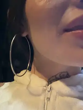 Snapshot of lizz_lunna chatting on 22, 4, 2026 lizz lunna online show from 22, 4, 2026