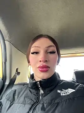 Snapshot of lizz_lunna chatting on 6, 5, 2026 lizz lunna online show from 6, 5, 2026