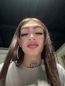 Snapshot of lizz_lunna chatting on 27, 5, 2026 lizz lunna online show from 27, 5, 2026