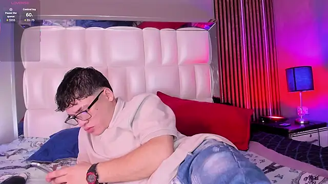 Roger And Ramona online show from 5, 2, 2026